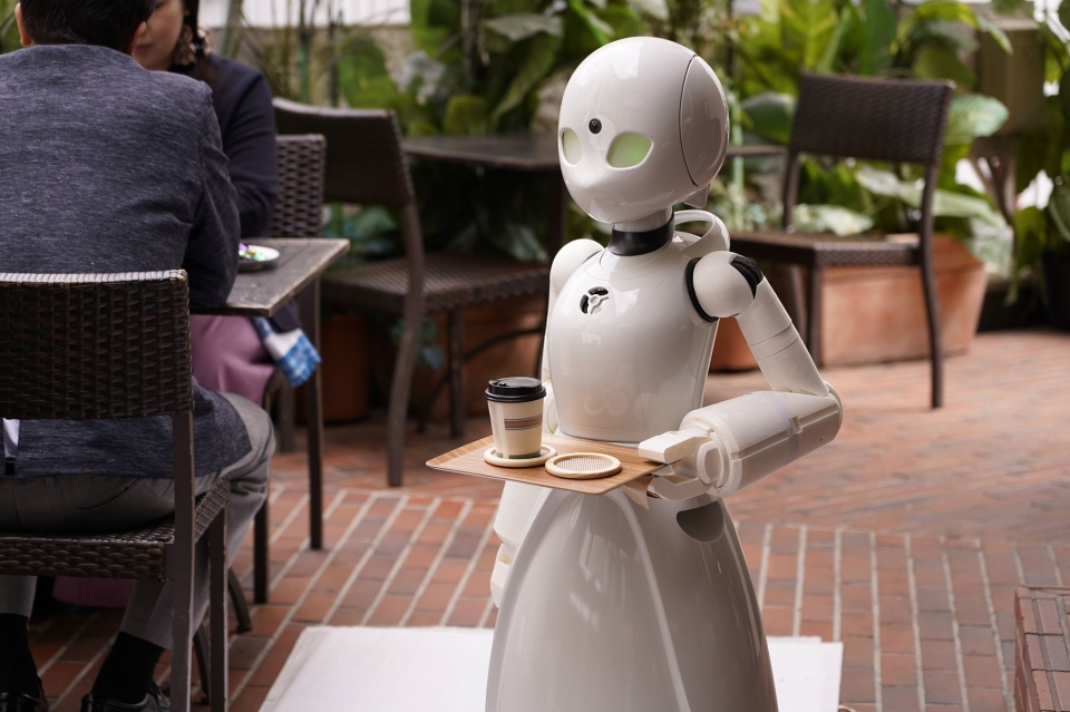Robot phục vụ cà phê – loại hình kinh doanh mới đầy sáng tạo
