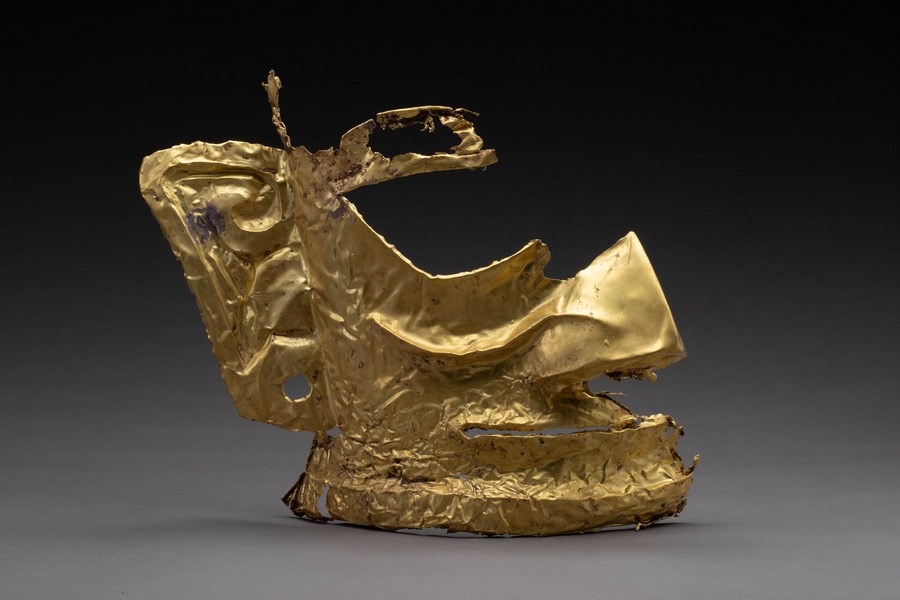 Khai quật được chiếc mặt nạ vàng 3.000 năm tuổi ở Trung Quốc