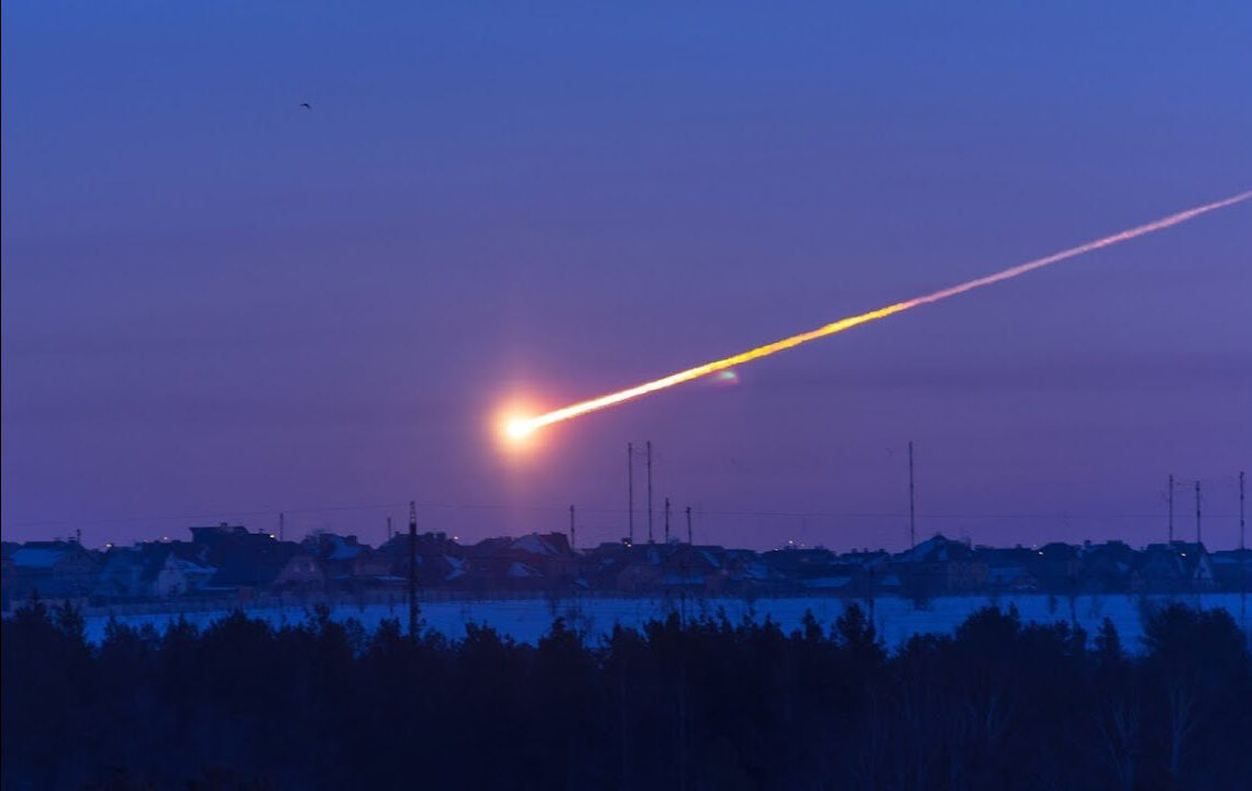 Hiện tượng thiên thạch tốc độ 29.000km/h khiến màn đêm sáng rực